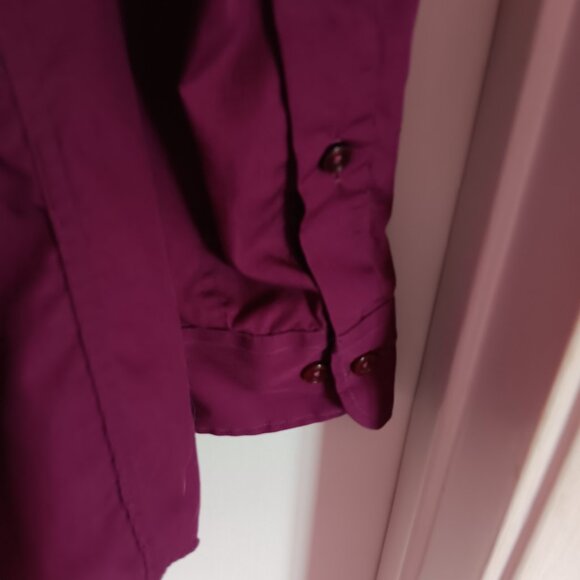 TWO MEN'S GEOFFREY BEENE  BUTTON DOWN SHIRTS - Picture 8 of 9